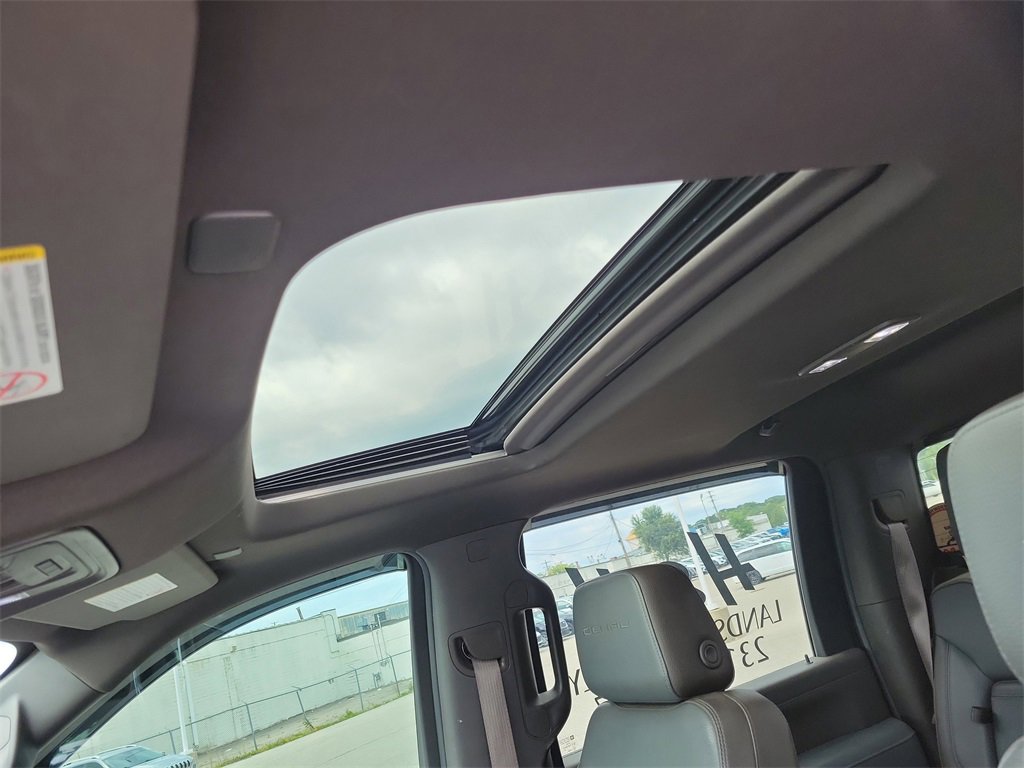 Used 2022 GMC Sierra 3500 Denali w/ Denali Ultimate Package image 35