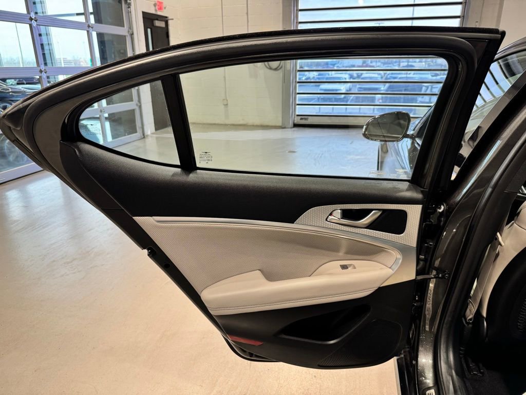 Used 2023 Genesis G70 2.0T w/ Sport Prestige Package image 24