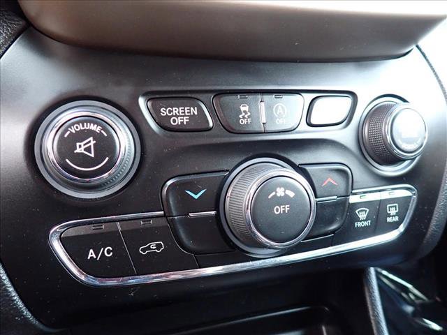 Used 2017 Jeep Cherokee Latitude w/ Safety/Convenience Group AWD/4WD image 20