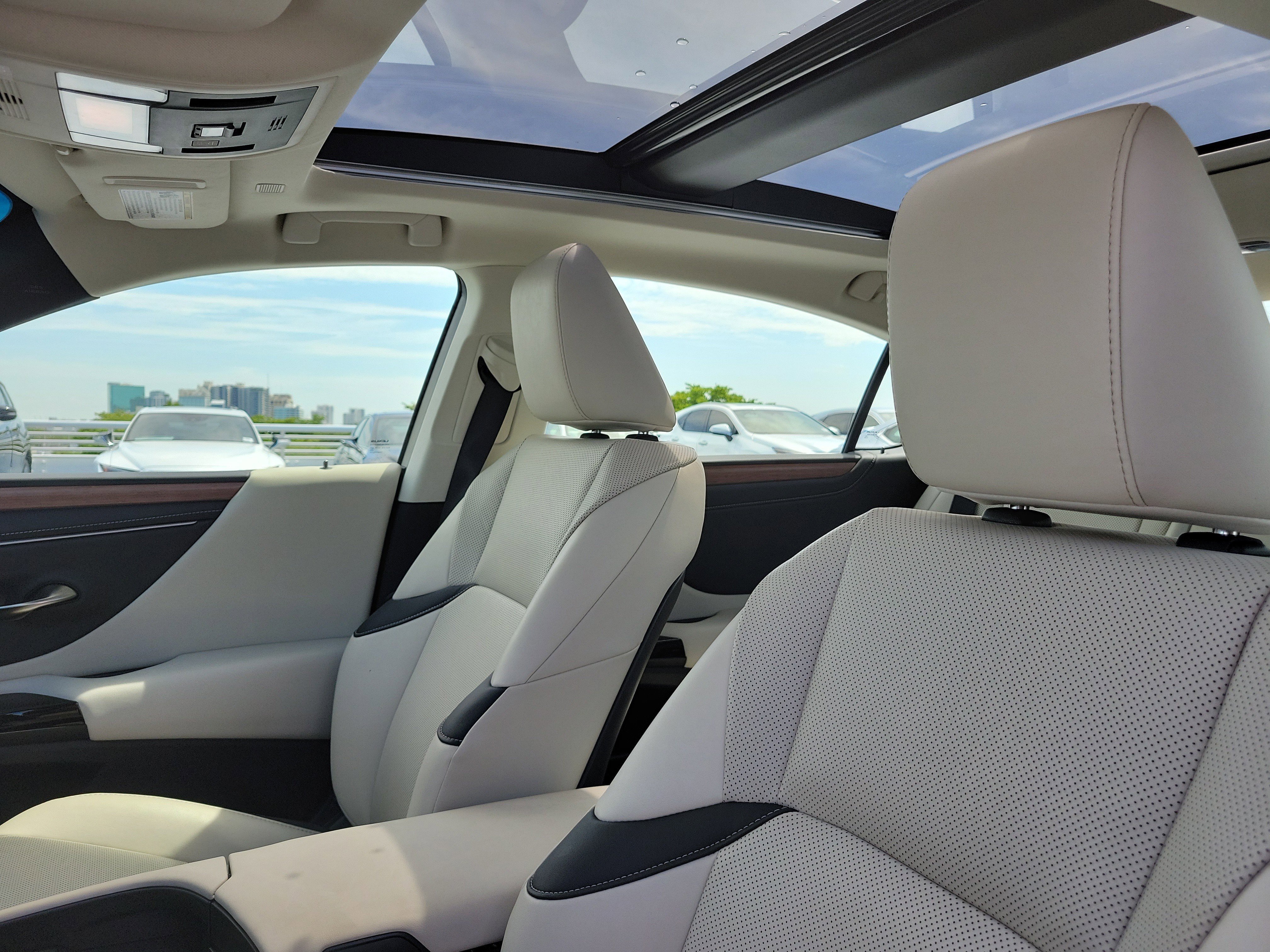 Used 2025 Lexus ES 350 w/ Premium Package FWD image 22
