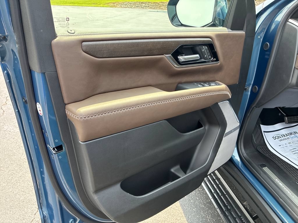New 2026 GMC Yukon Denali Ultimate AWD/4WD image 13