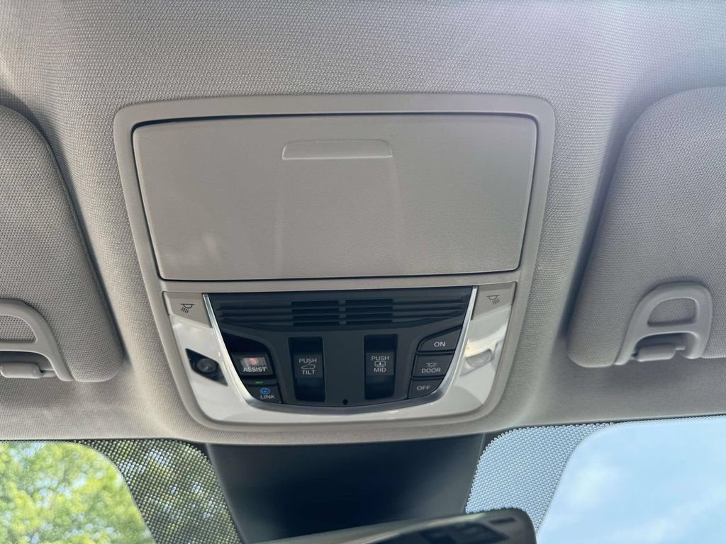 Certified 2023 Acura MDX SH-AWD w/ Technology Package image 32