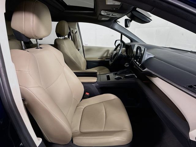 Used 2022 Toyota Sienna XLE image 28