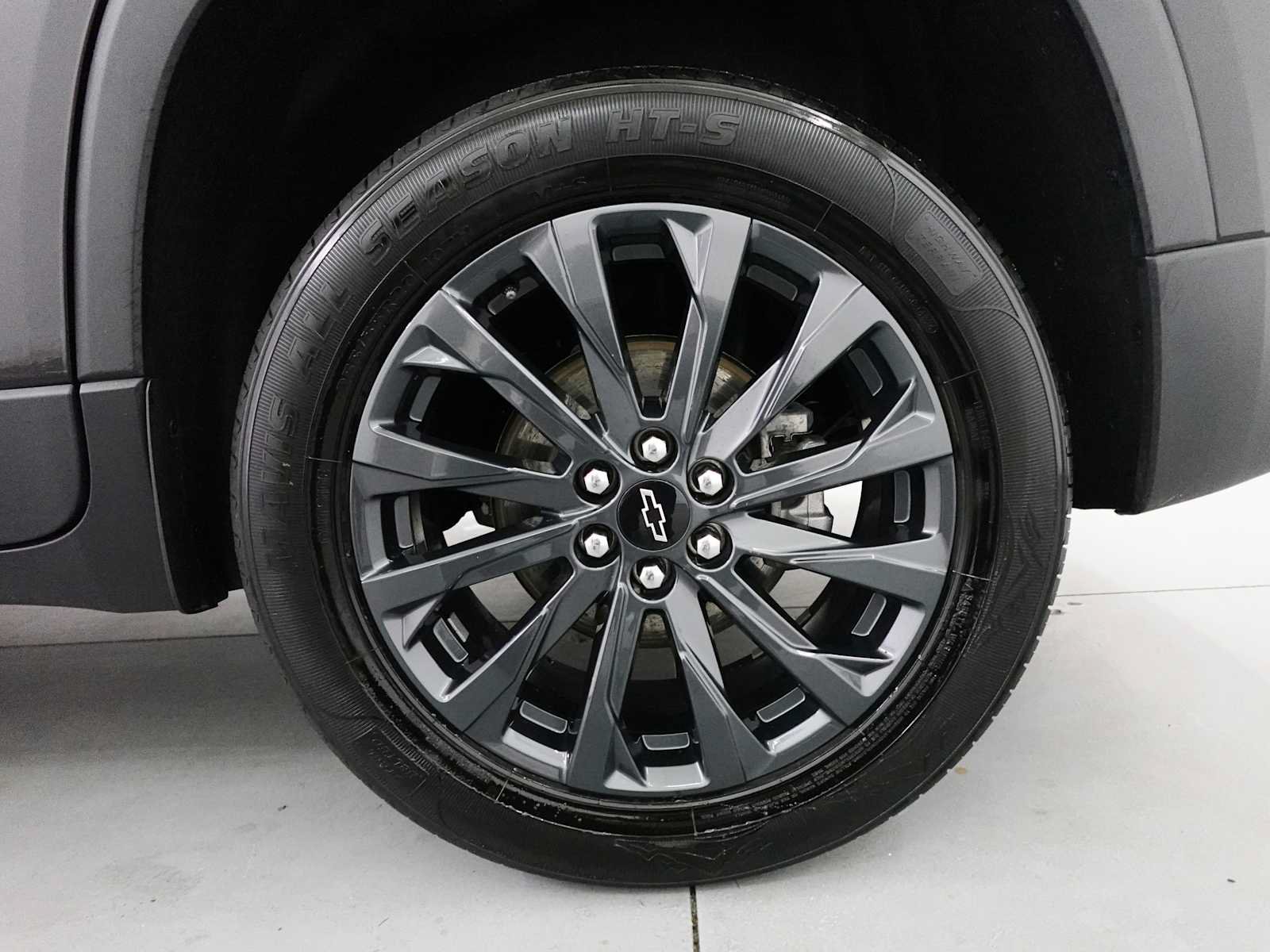 Used 2023 Chevrolet Traverse RS AWD/4WD image 9