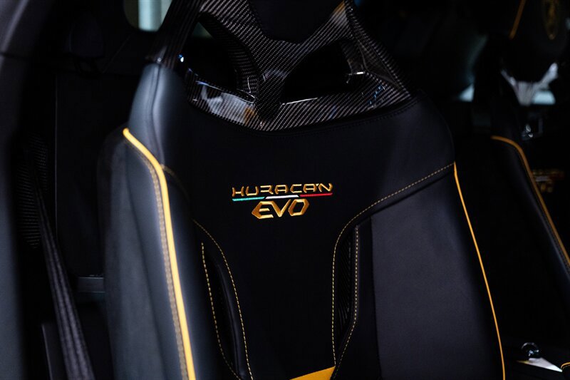 Used 2021 Lamborghini Huracan EVO RWD image 17