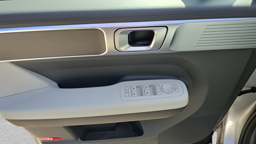 New 2026 Hyundai Santa Fe SE FWD image 16