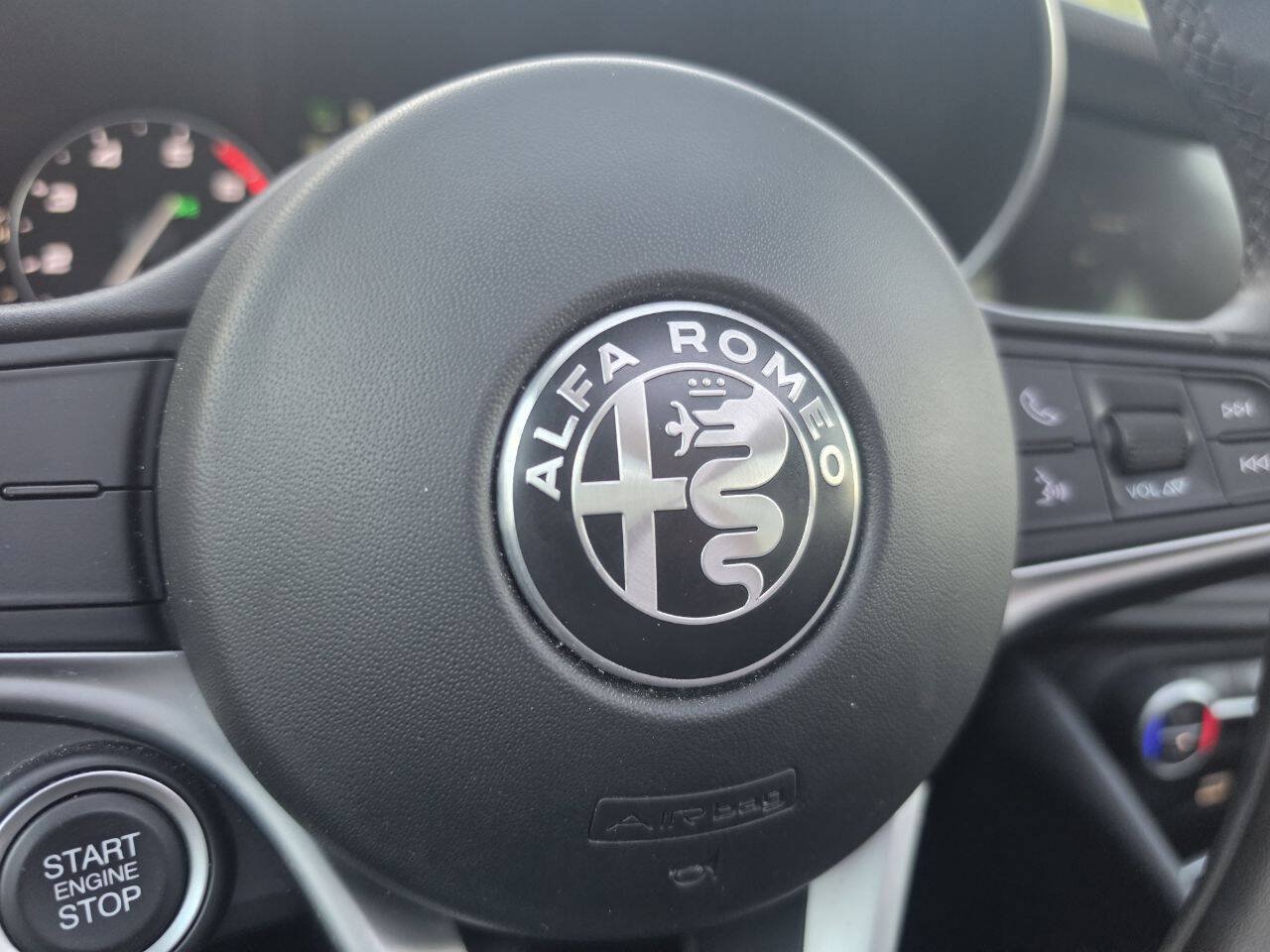 Used 2018 Alfa Romeo Giulia RWD image 35