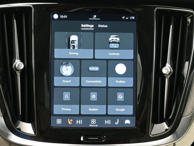 Used 2023 Volvo V60 B5 Cross Country Plus image 15