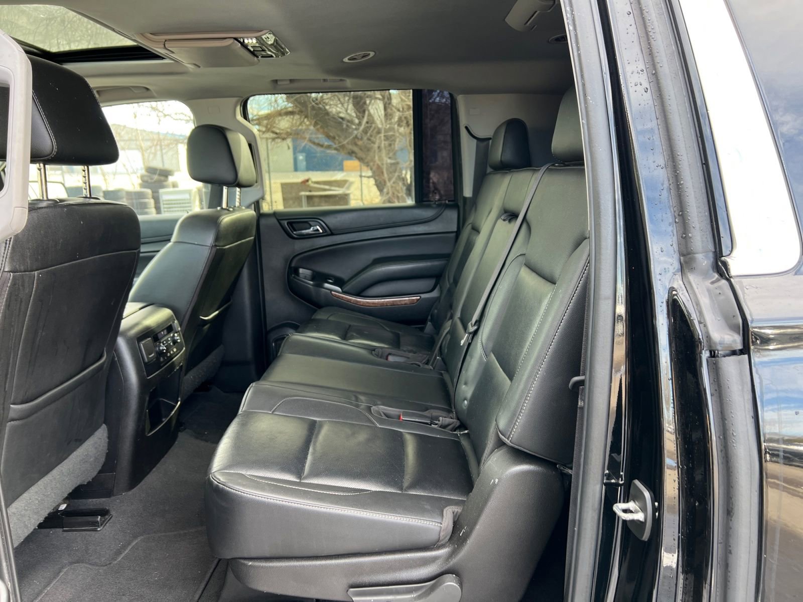 Used 2019 Chevrolet Suburban Premier image 30