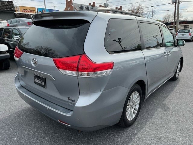 Used 2013 Toyota Sienna XLE image 4