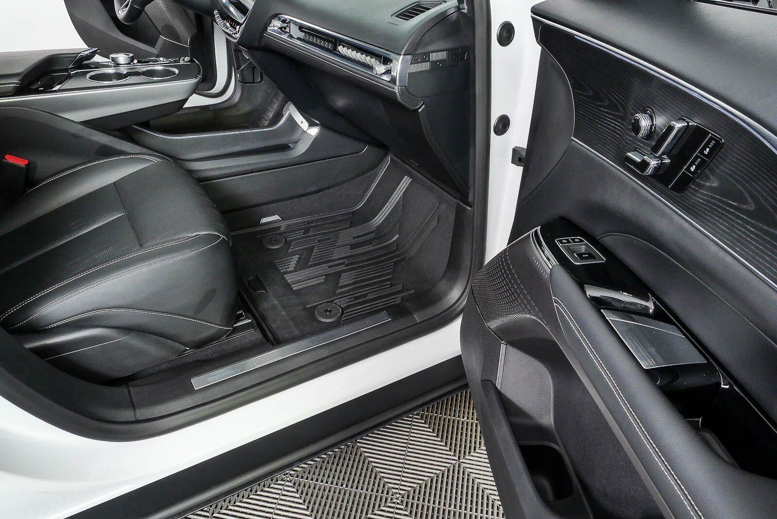Used 2024 Cadillac Lyriq Sport AWD/4WD image 23