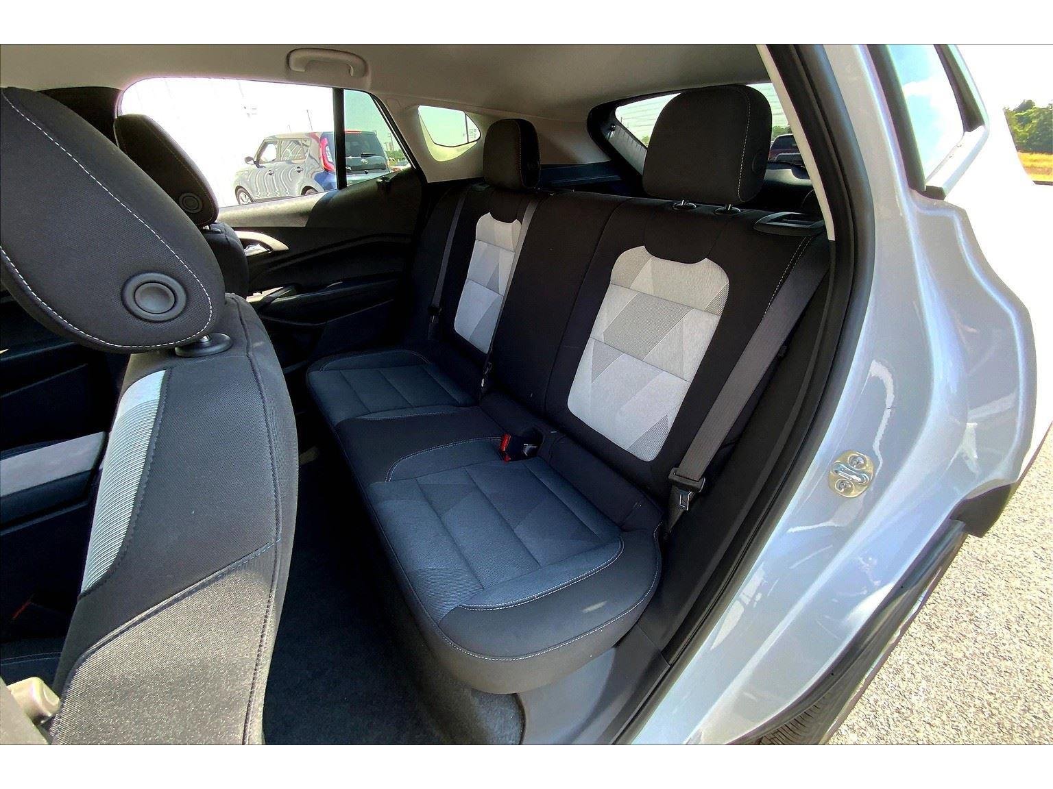 Used 2025 Chevrolet Trax LS image 23