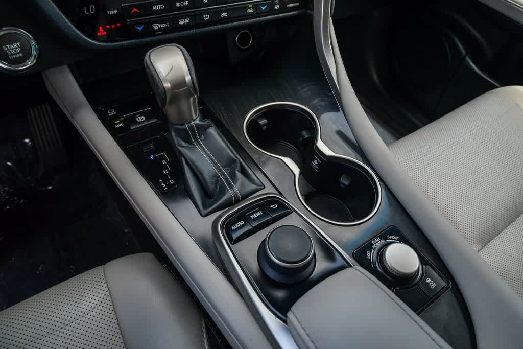 Used 2018 Lexus RX 350L FWD w/ Accessory Package image 19