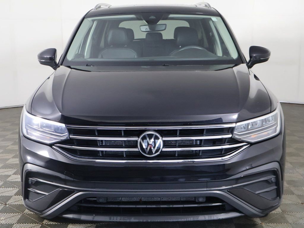 Used 2022 Volkswagen Tiguan SE w/ Panoramic Sunroof Package image 10
