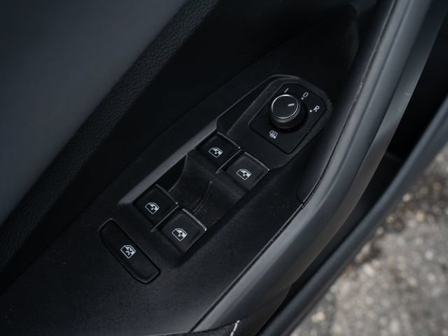 Used 2025 Volkswagen Jetta SE w/ Sunroof Package FWD image 15