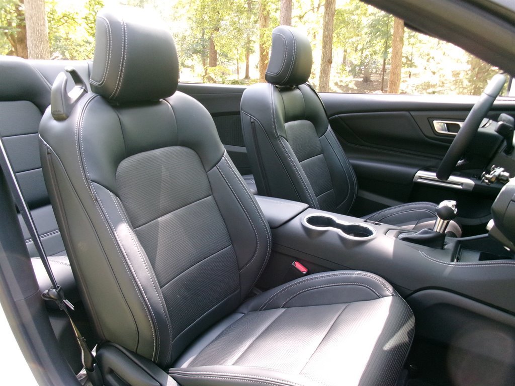 Used 2025 Ford Mustang Premium RWD image 25