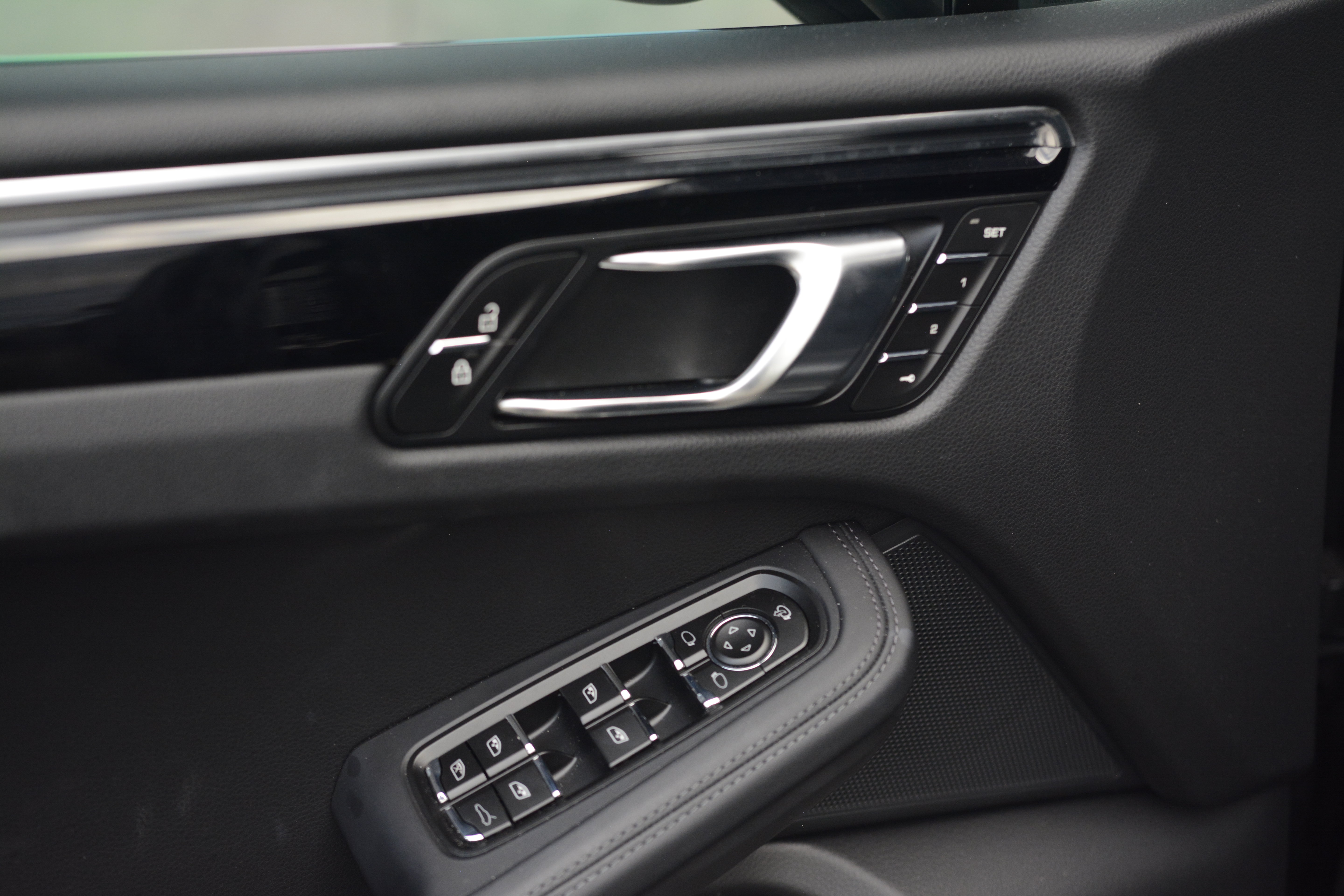 Certified 2026 Porsche Macan Turbo AWD/4WD image 14