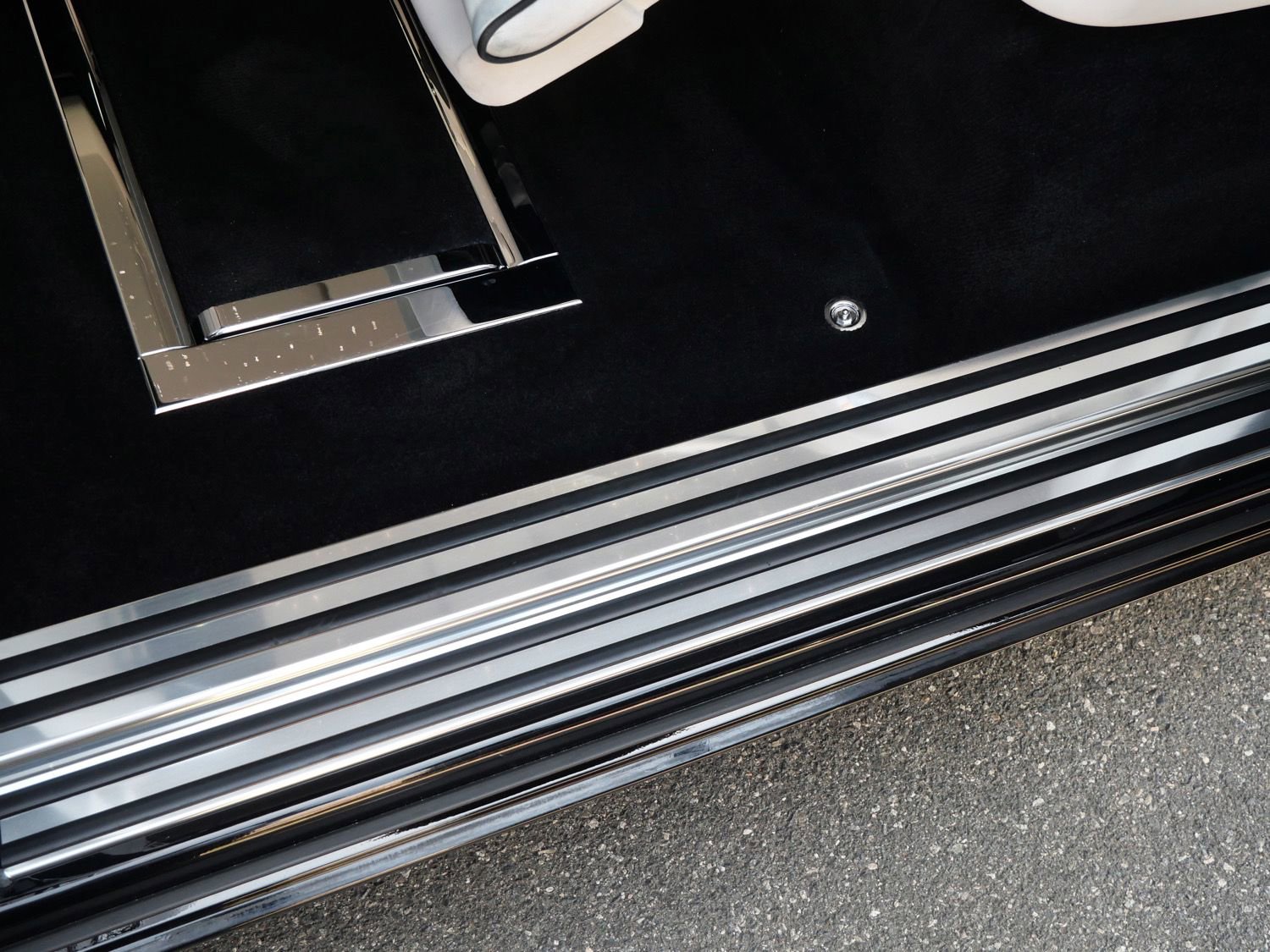 Certified 2022 Rolls-Royce Phantom Extended Wheelbase w/ The Phantom Package RWD image 9