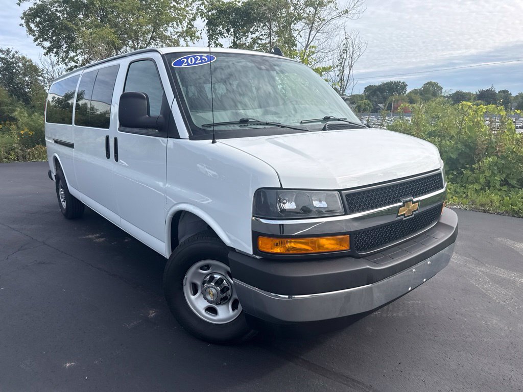 Used 2025 Chevrolet Express 3500 LT w/ LT Preferred Equipment Group RWD image 2