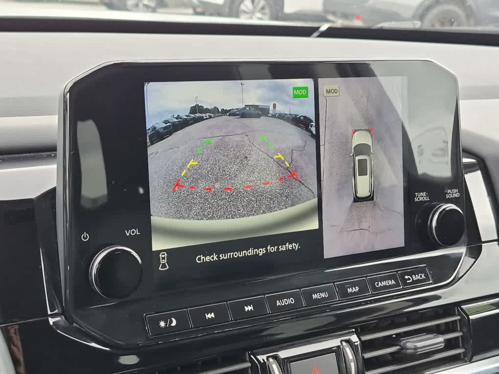 Used 2023 Nissan Pathfinder SL AWD/4WD image 16