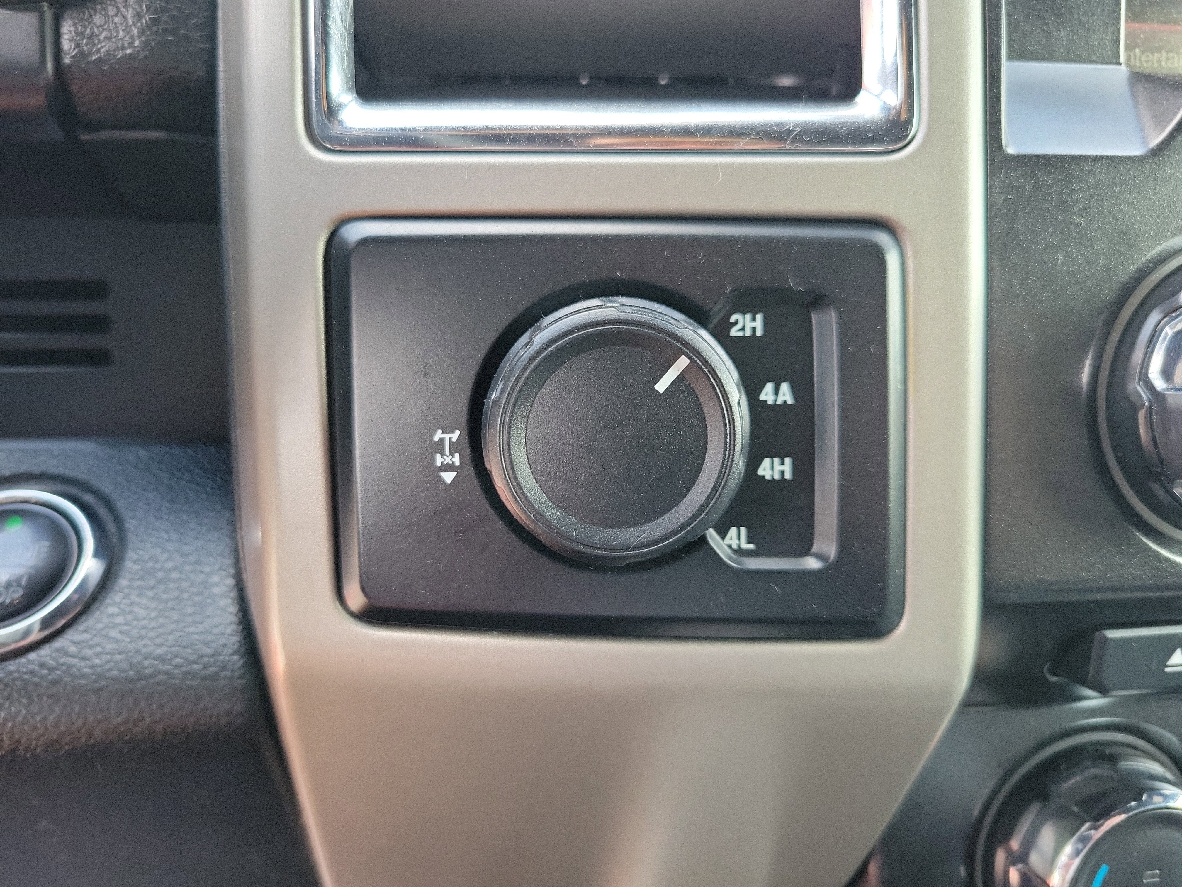 Used 2015 Ford F150 Lariat image 16