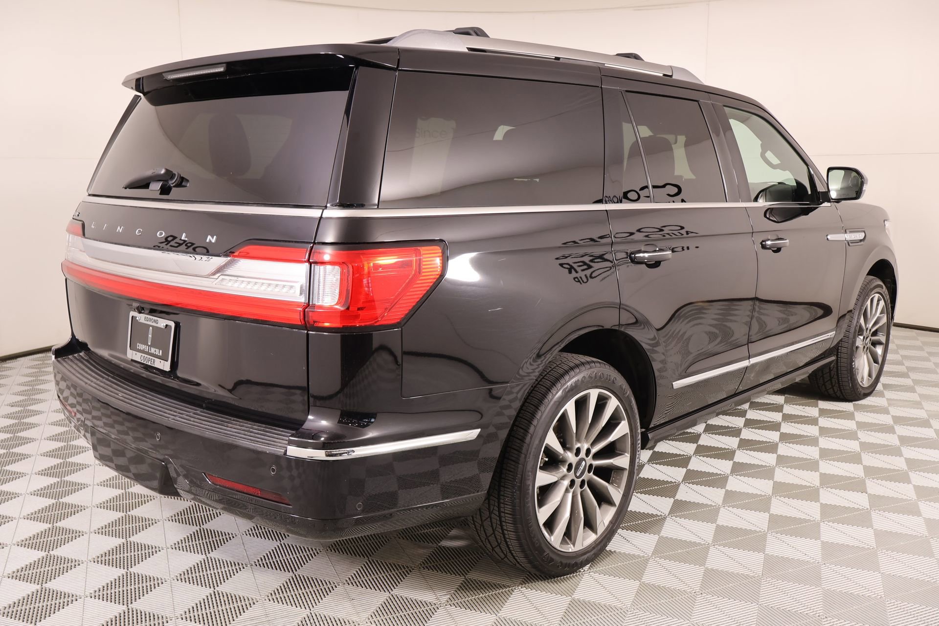 Used 2020 Lincoln Navigator Reserve w/ Luxury Package AWD/4WD image 23
