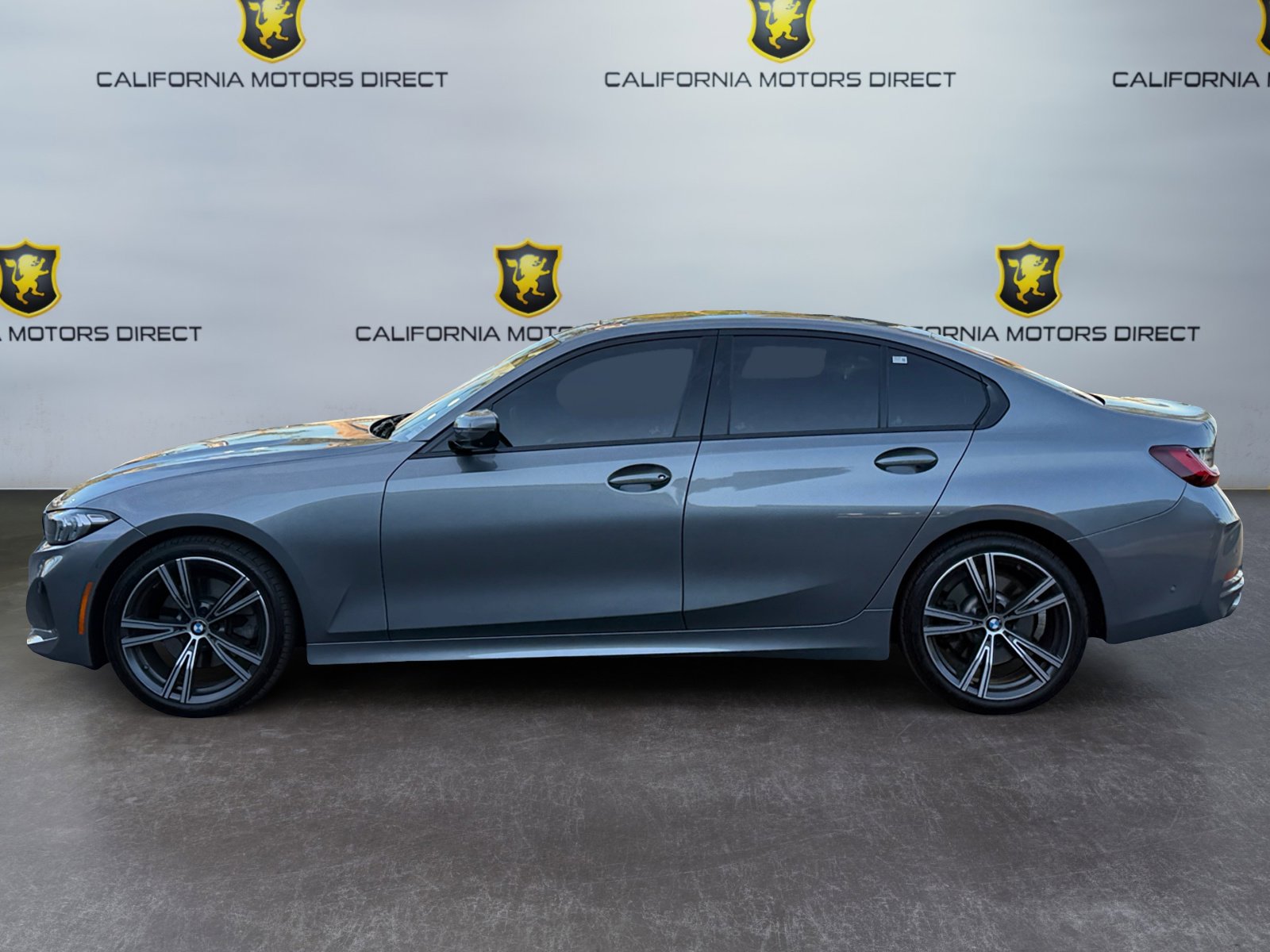 Used 2023 BMW 330i Sedan w/ Premium Package image 2