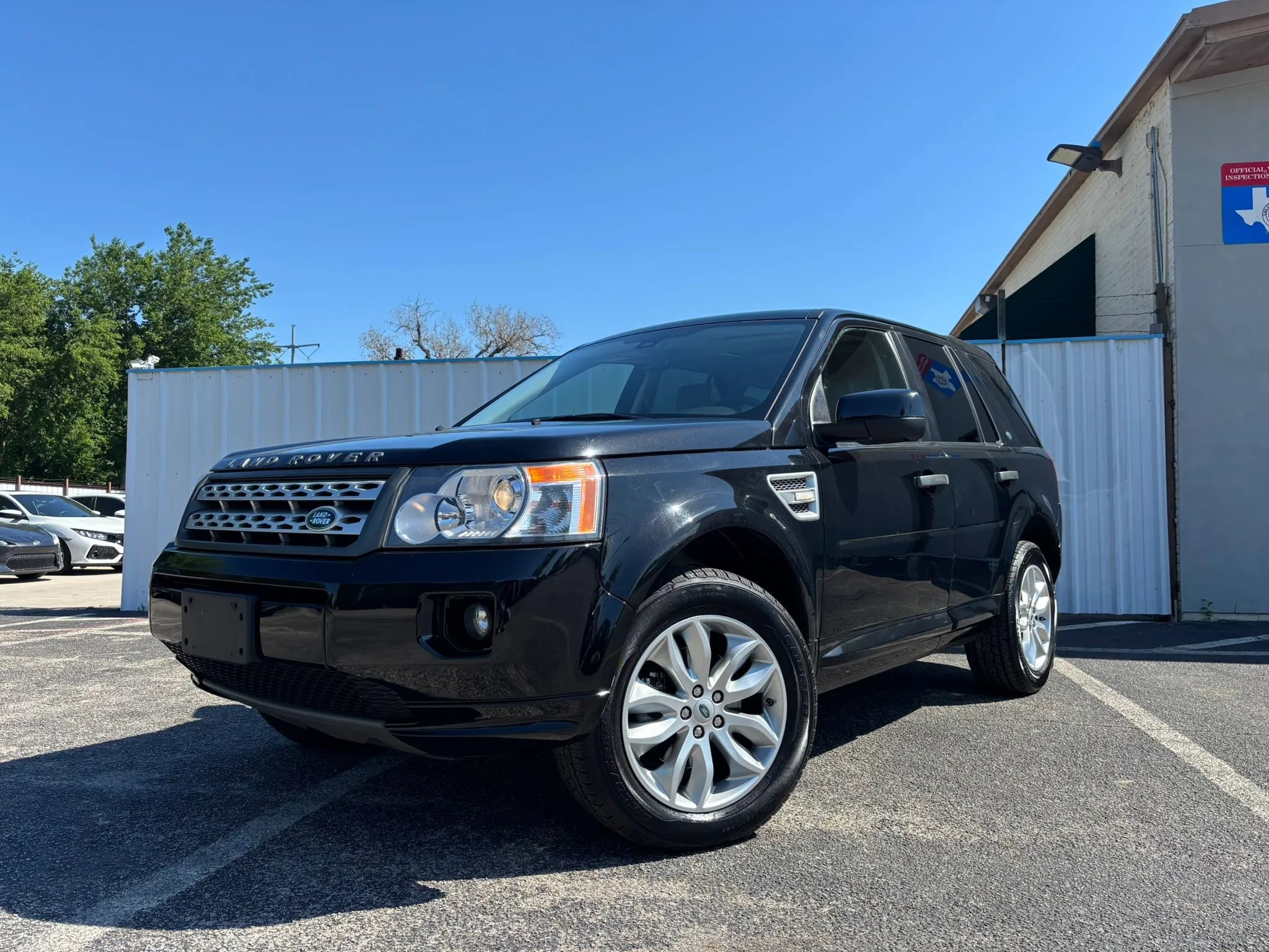 Used 2011 Land Rover LR2 HSE AWD/4WD image 1