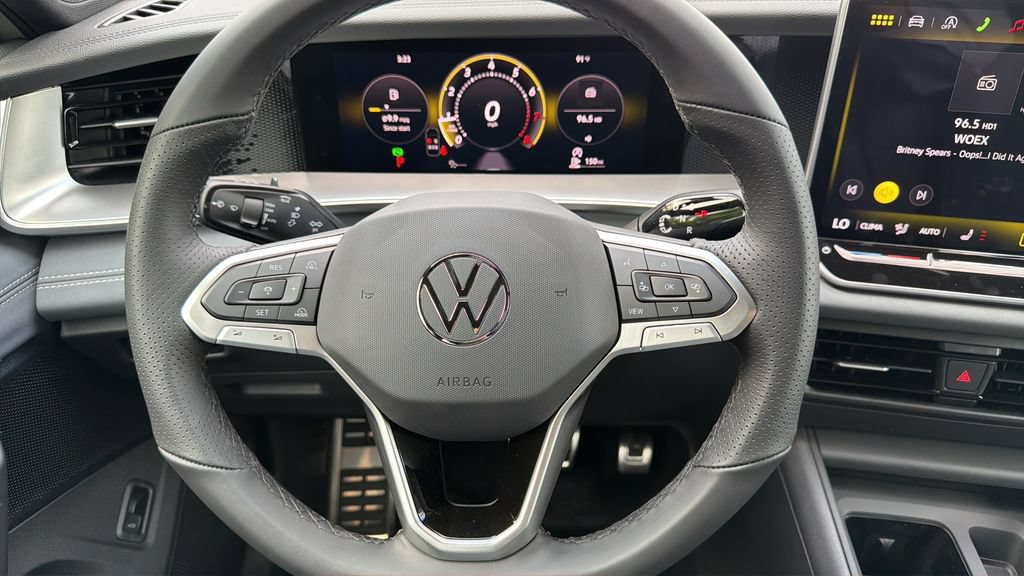 New 2026 Volkswagen Tiguan SE R-Line FWD image 12
