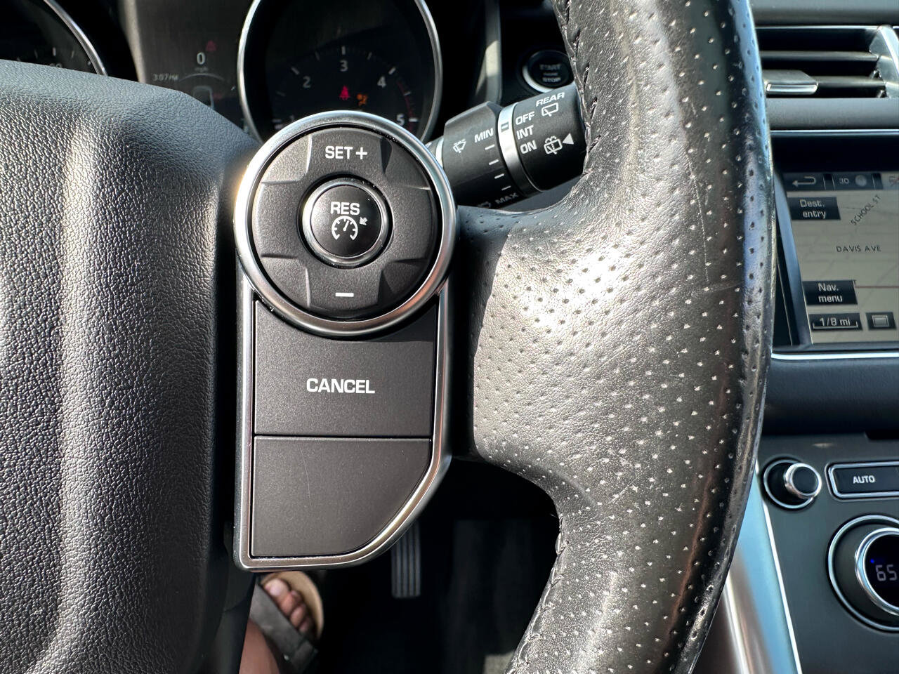 Used 2016 Land Rover Range Rover Sport SE image 21