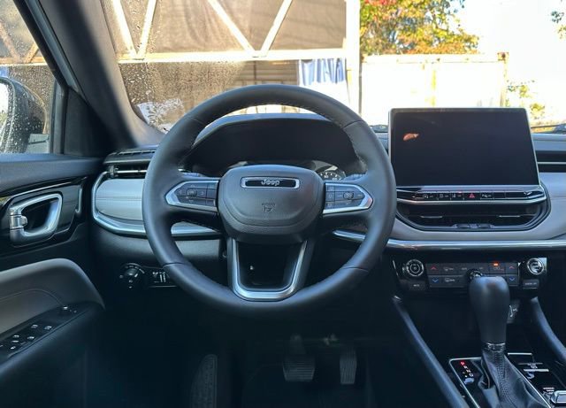 Used 2024 Jeep Compass Limited image 20