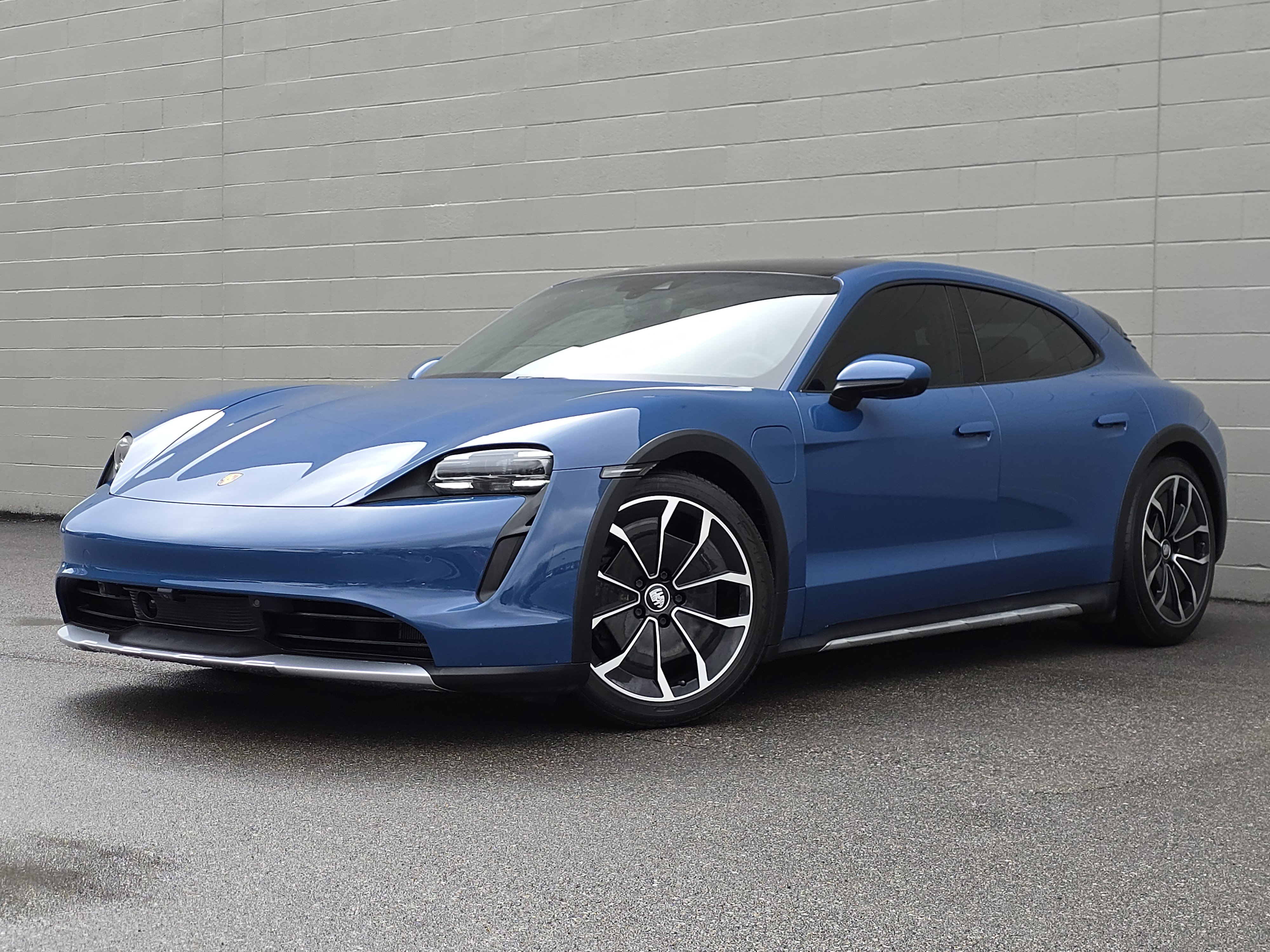 Certified 2021 Porsche Taycan 4 Cross Turismo image 1