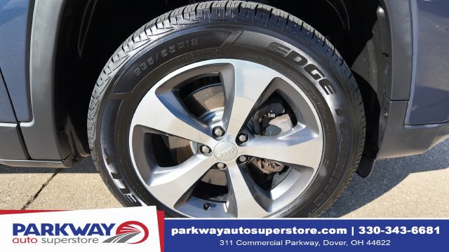 Used 2019 Jeep Cherokee Limited AWD/4WD image 10