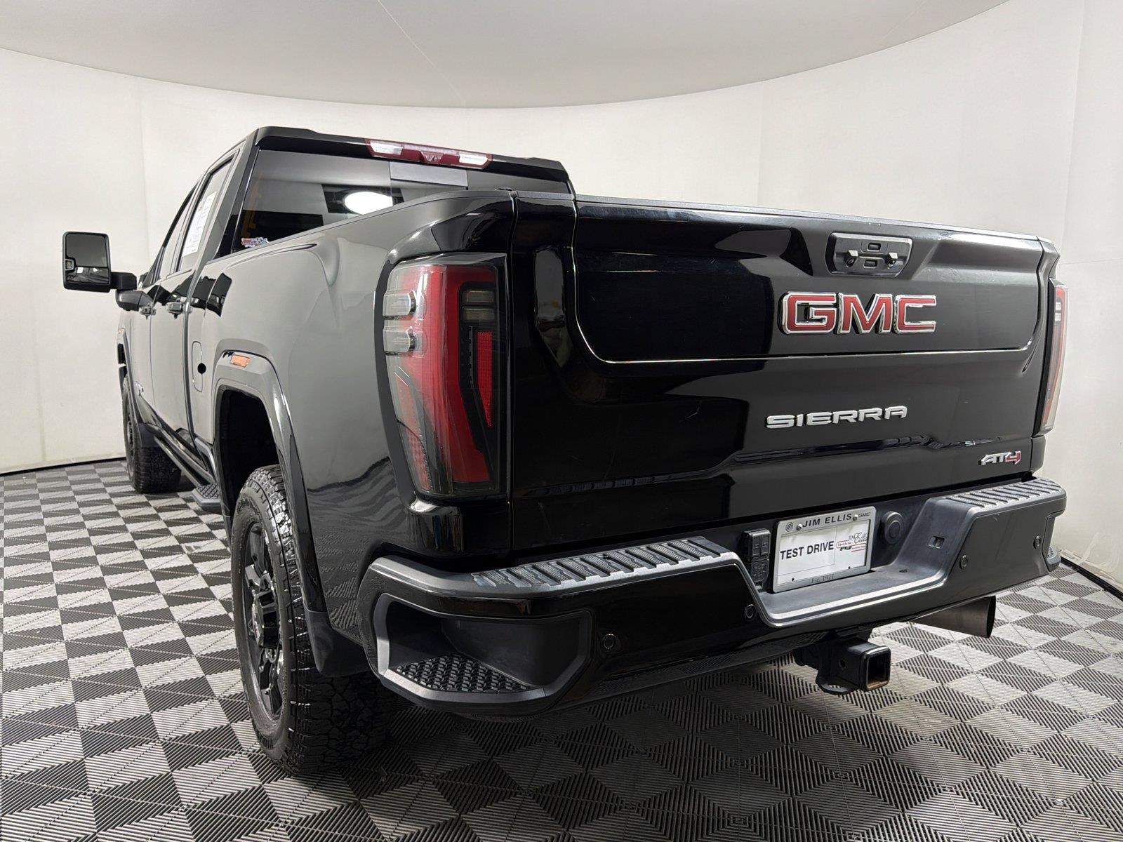 Used 2024 GMC Sierra 2500 AT4 w/ AT4 Premium Plus Package AWD/4WD image 4