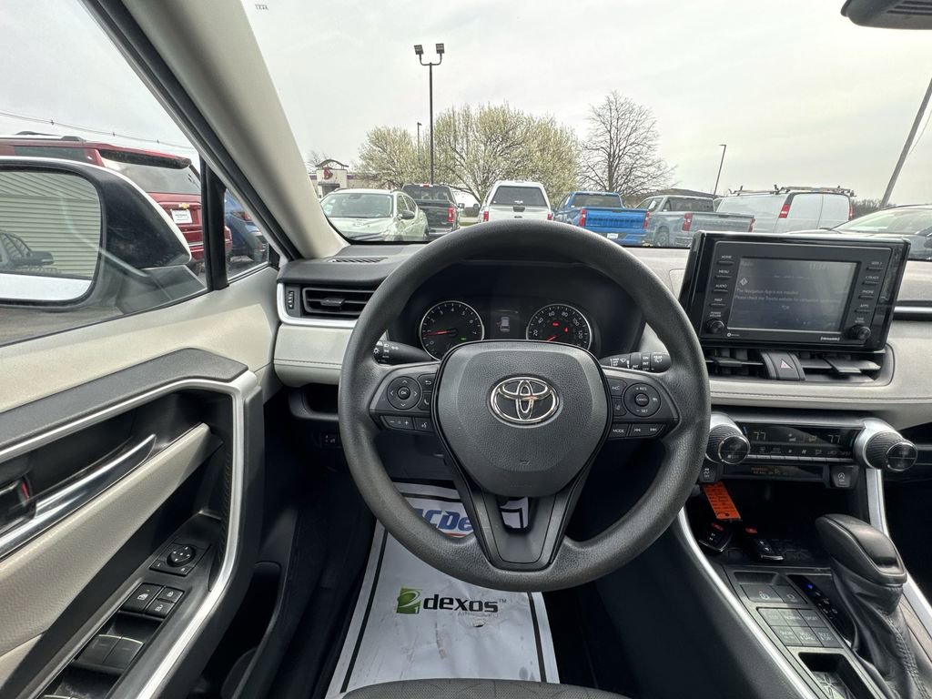 Used 2022 Toyota RAV4 XLE AWD/4WD image 14