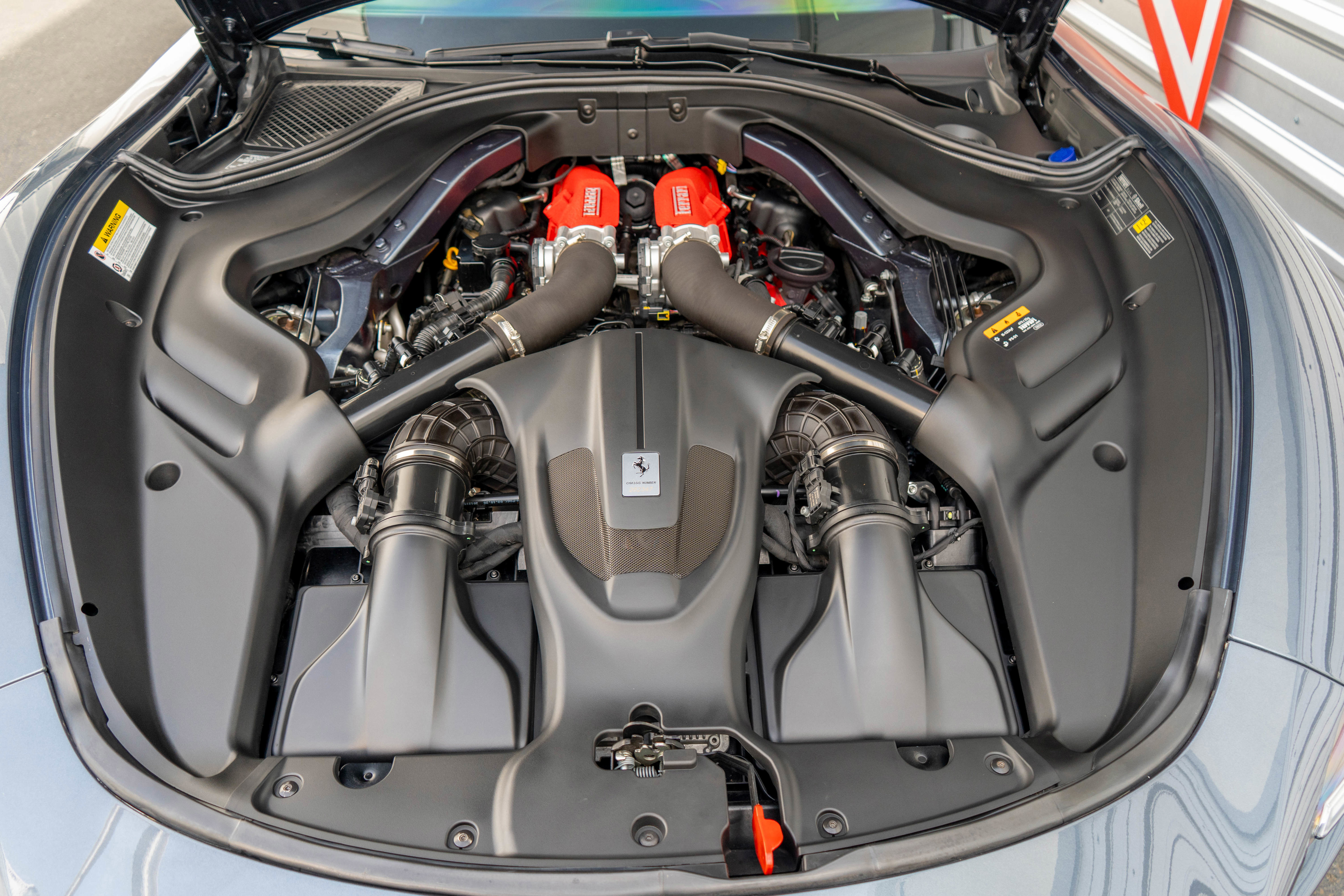 Used 2021 Ferrari Roma RWD image 32
