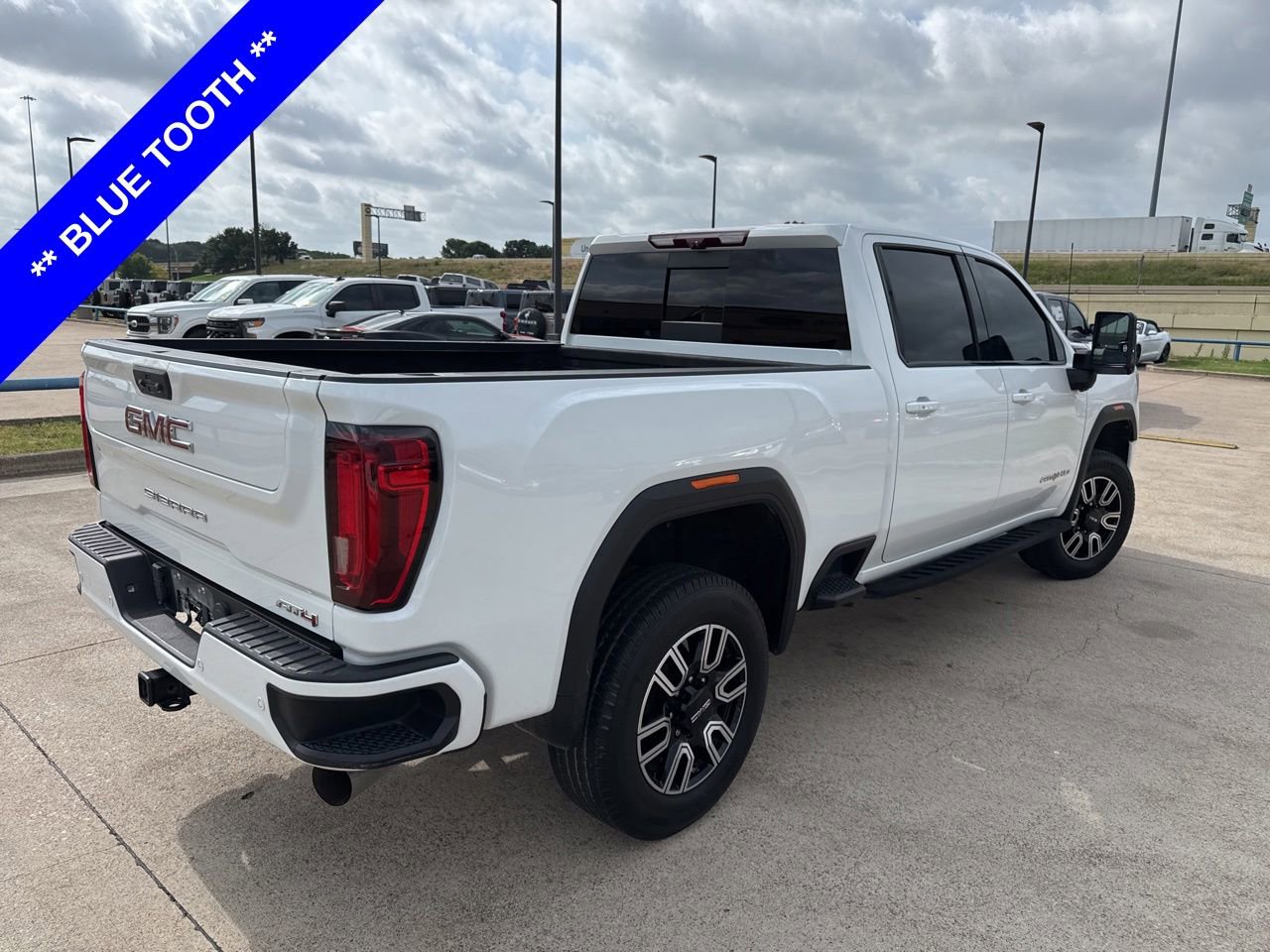 Used 2022 GMC Sierra 2500 AT4 w/ AT4 Premium Plus Package AWD/4WD image 10