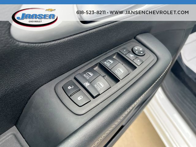 Used 2025 Chrysler Pacifica Limited FWD image 23