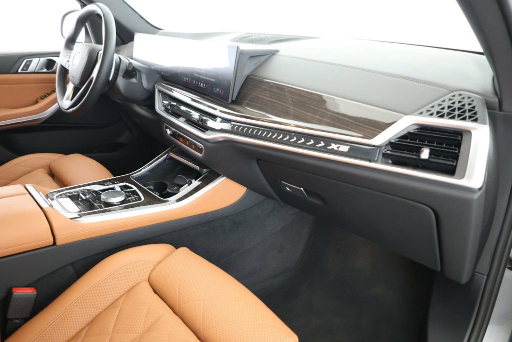 Used 2024 BMW X5 xDrive40i w/ Climate Comfort Package image 23