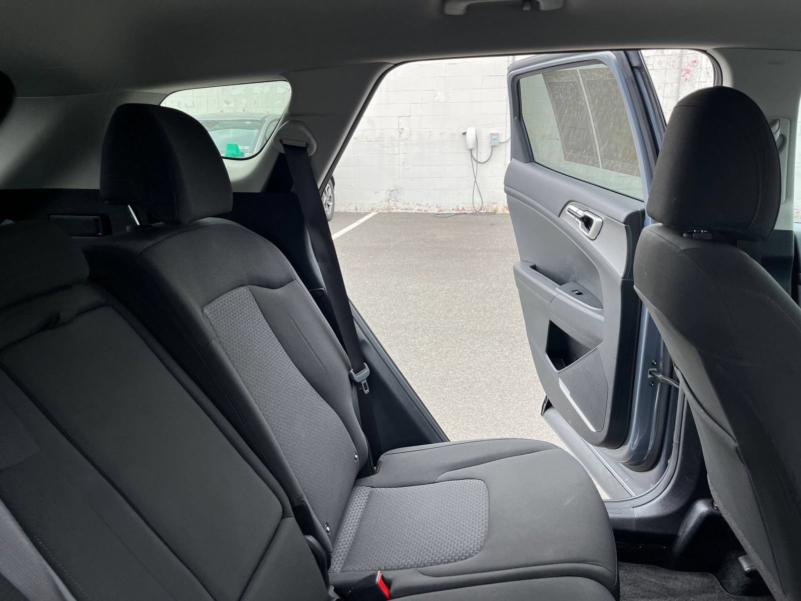 Used 2025 Kia Sportage LX FWD image 31