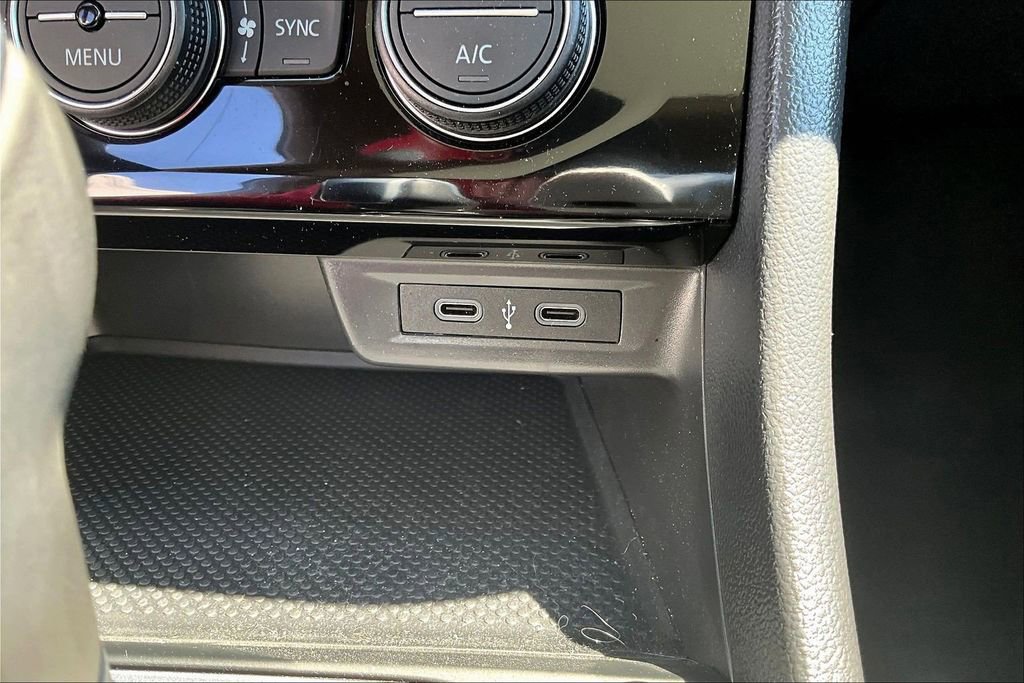 Used 2023 Volkswagen Jetta SE w/ Panoramic Sunroof Package FWD image 14