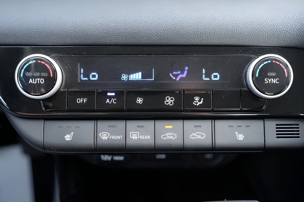 Certified 2021 Hyundai Elantra SEL w/ Convenience Package FWD image 32