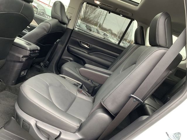 Used 2024 Toyota Grand Highlander Platinum image 10