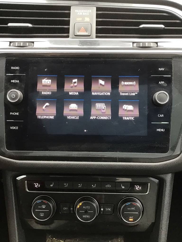 Used 2018 Volkswagen Tiguan SEL AWD/4WD image 12
