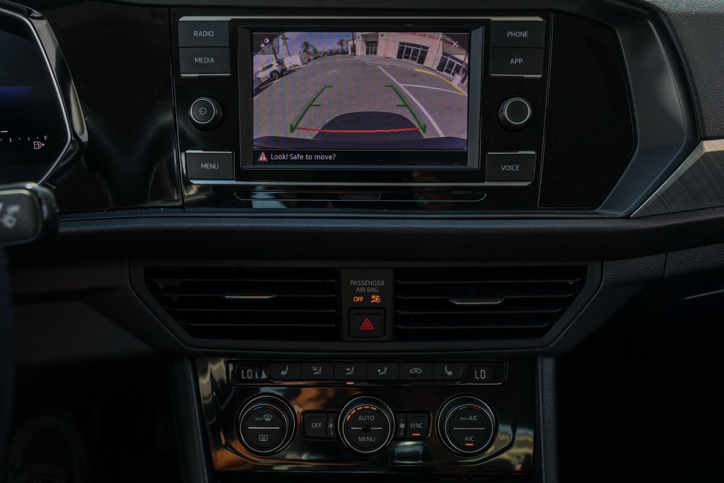 Used 2024 Volkswagen Jetta SE FWD image 28