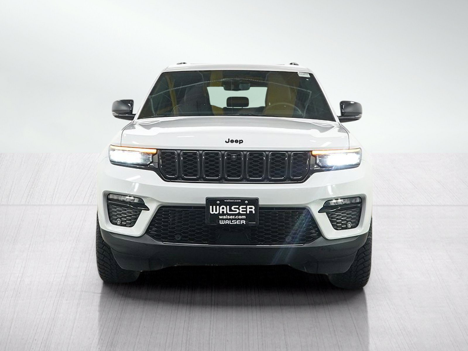 Used 2024 Jeep Grand Cherokee Limited w/ Luxury Tech Group II AWD/4WD image 4
