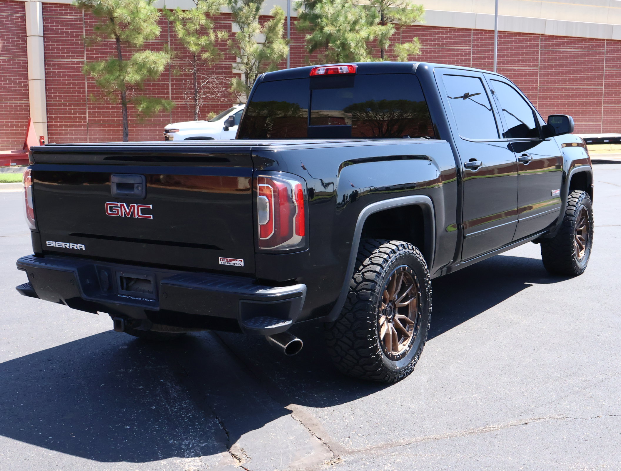 Used 2018 GMC Sierra 1500 SLT AWD/4WD image 30