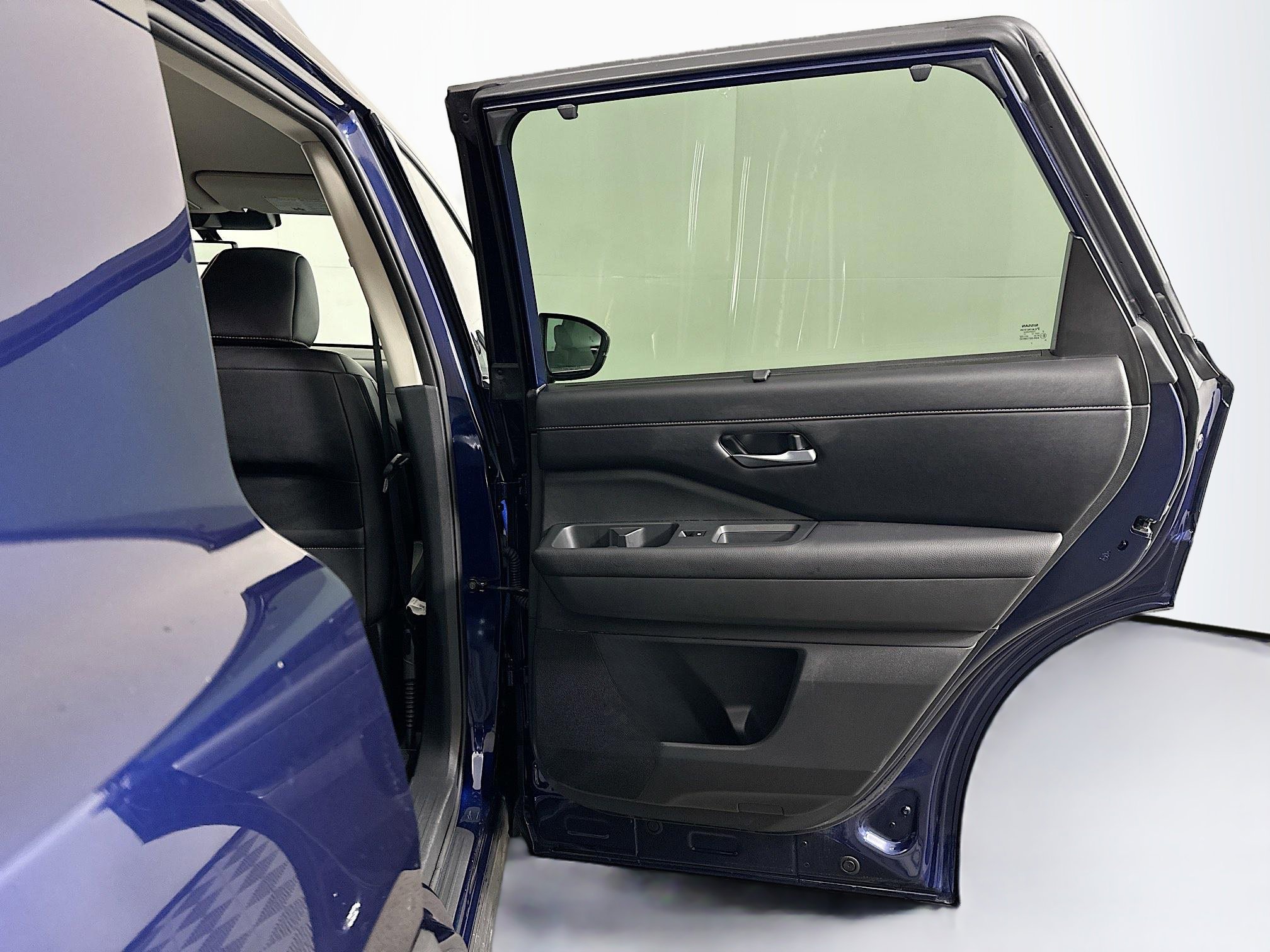 Used 2025 Nissan Pathfinder SL image 32