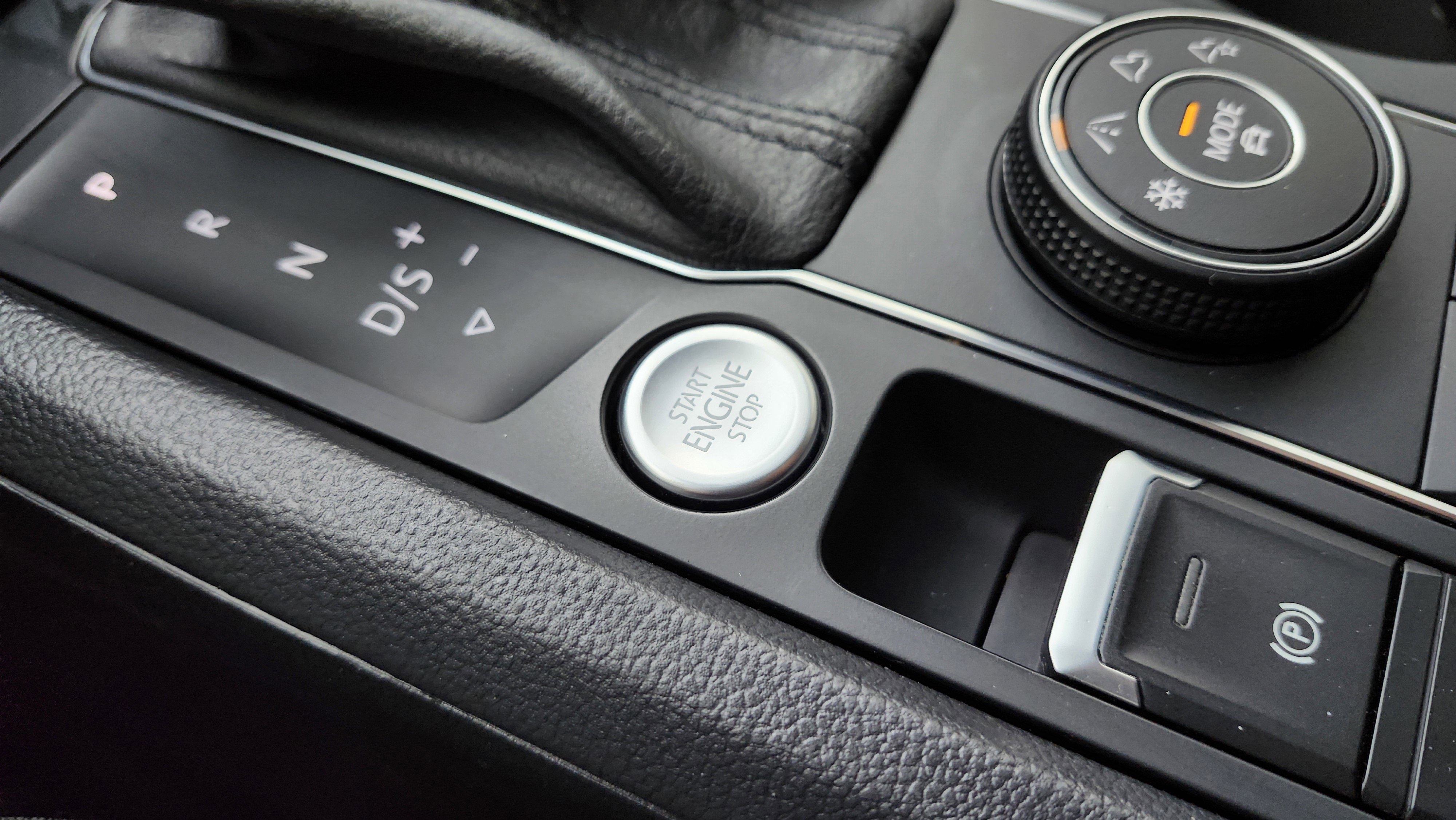 Used 2021 Volkswagen Atlas SE w/ Panoramic Sunroof Package image 10