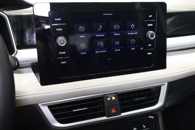 Used 2025 Volkswagen Taos SE image 21